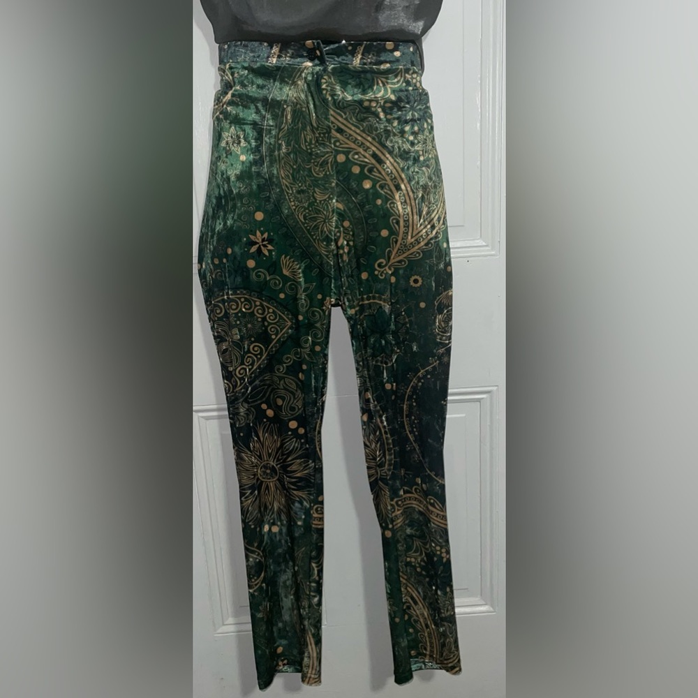 Printed pants by Lily